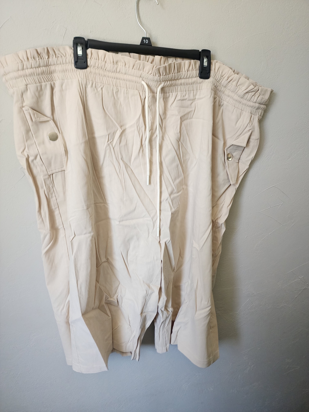 BloomChic Women's Cargo Shorts with Drawstring Size 30 NWT